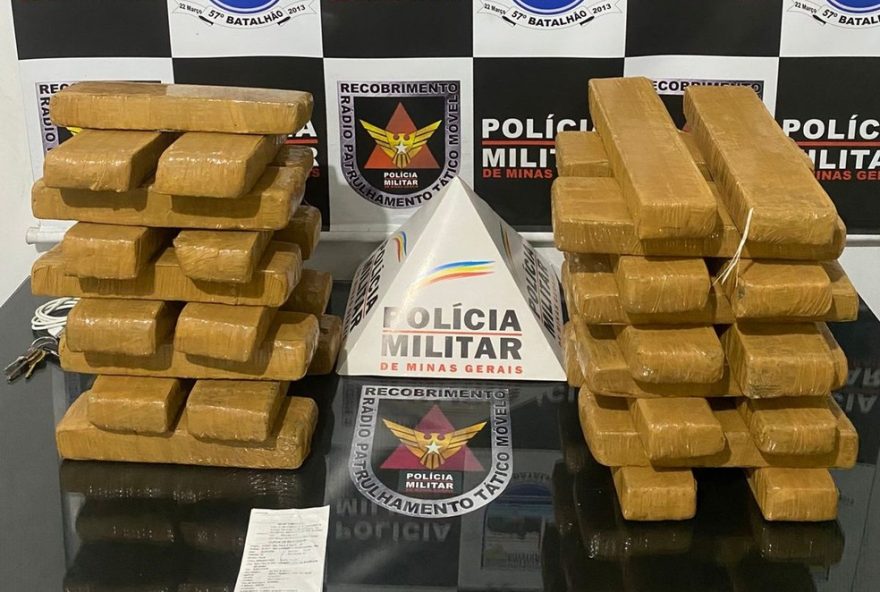 homem-preso-com-35-barras-de-maconha-em-sao-lourenco-mg3A-policia-age-rapido-em-operacao-de-combate-ao-trafico