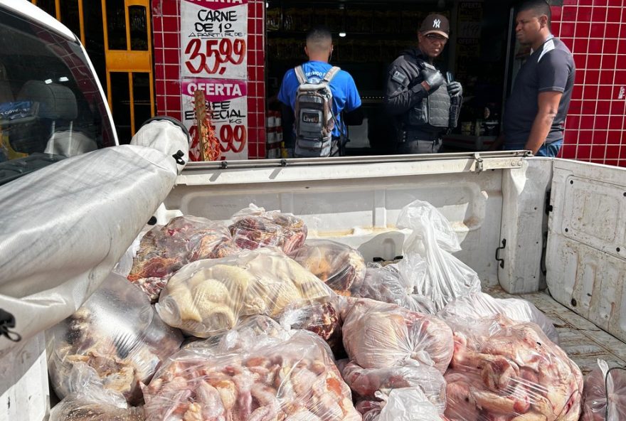 homem-preso-e-toneladas-de-carne-clandestina-apreendidas-em-salvador3A-operacao-agro-ii-combate-comercio-ilegal-de-carne