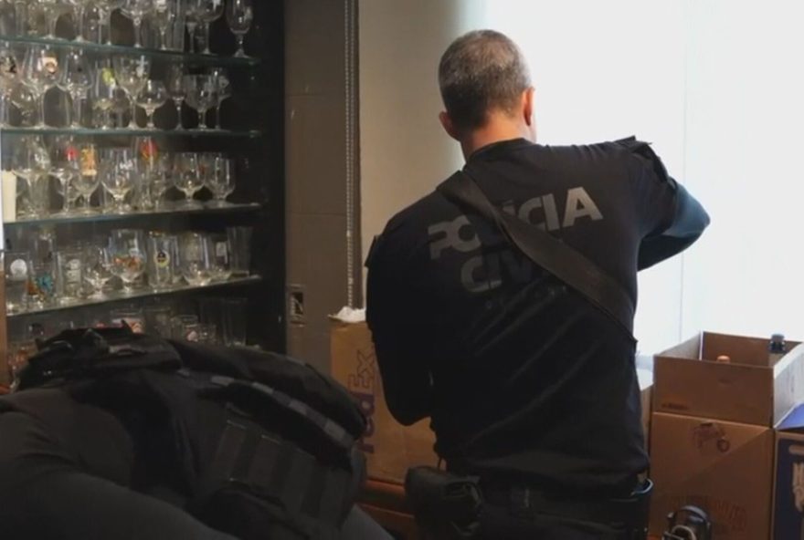 homem-preso-por-desvio-de-bebidas-de-importadora-na-barra-da-tijuca homem-preso-por-desvio-de-bebidas-de-importadora-na-barra-da-tijuca