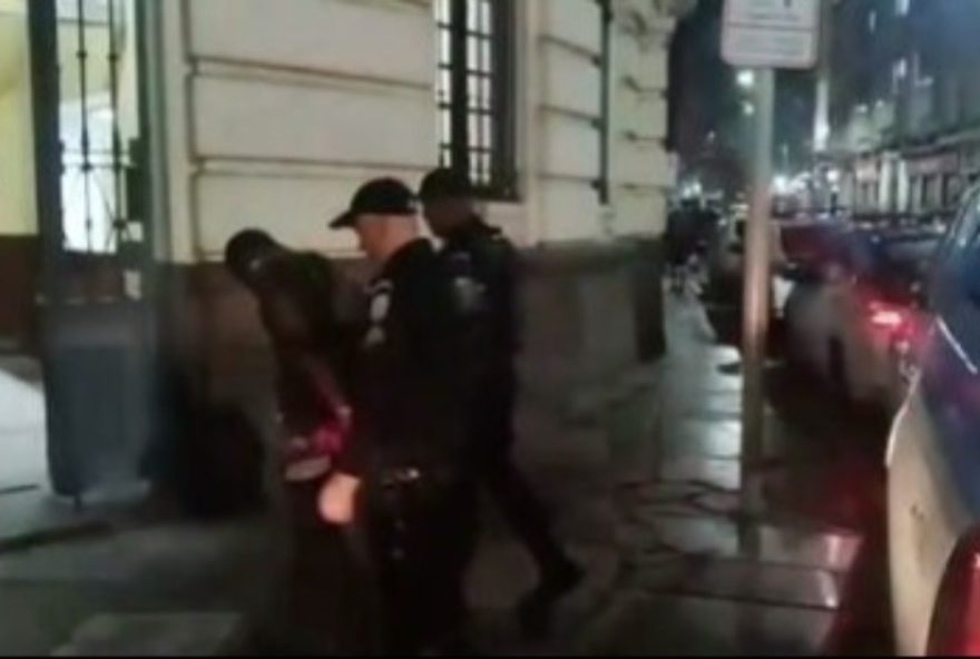 homem-preso-por-furto-de-cabos-de-energia-na-linha-do-trem-do-corcovado homem-preso-por-furto-de-cabos-de-energia-na-linha-do-trem-do-corcovado