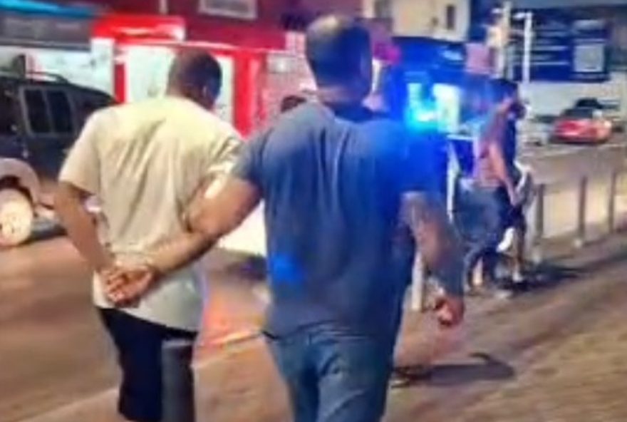 homem-preso-por-tentar-vender-celular-roubado-para-vitima-em-nova-iguacu homem-preso-por-tentar-vender-celular-roubado-para-vitima-em-nova-iguacu