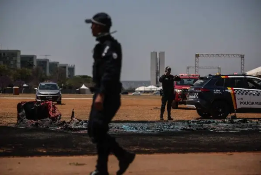 homem-que-incendiou-banheiros-quimicos-perto-do-stf-e-preso-em-brasilia