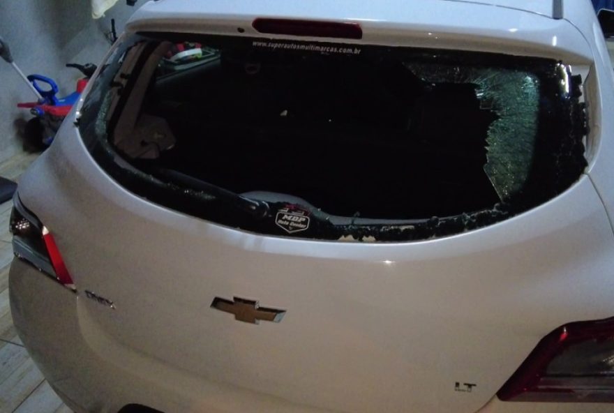 homem-que-incentivou-filho-a-agredir-crianca-em-franca-se-arrepende3A-grupo-destroi-portao-e-carro-em-retaliacao homem-que-incentivou-filho-a-agredir-crianca-em-franca-se-arrepende3A-grupo-destroi-portao-e-carro-em-retaliacao