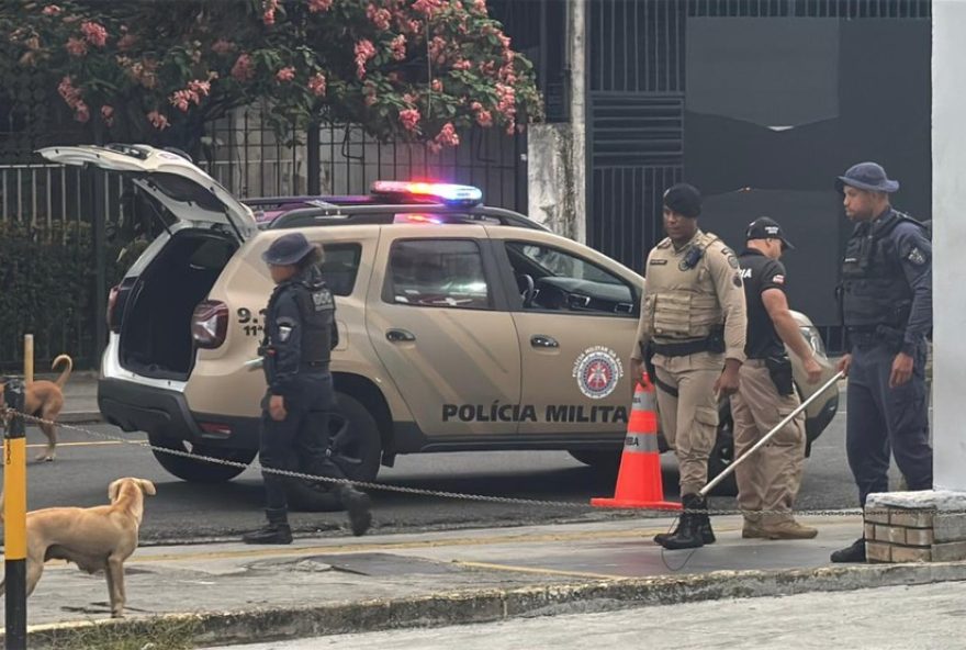 homem-que-usava-caes-para-atacar-moradores-em-bairro-nobre-de-salvador-e-preso-apos-denuncias.-confira-detalhes-no-de-bahia homem-que-usava-caes-para-atacar-moradores-em-bairro-nobre-de-salvador-e-preso-apos-denuncias.-confira-detalhes-no-de-bahia