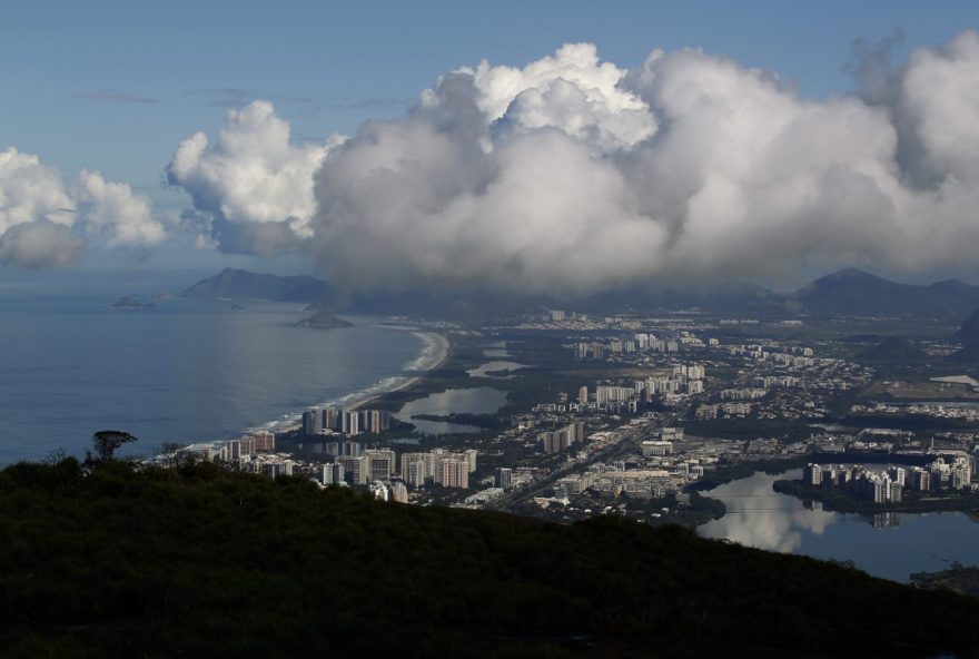homem-resgatado-apos-acidente-de-asa-delta-na-pedra-bonita3A-importancia-da-seguranca-em-esportes-radicais-no-rio-de-janeiro