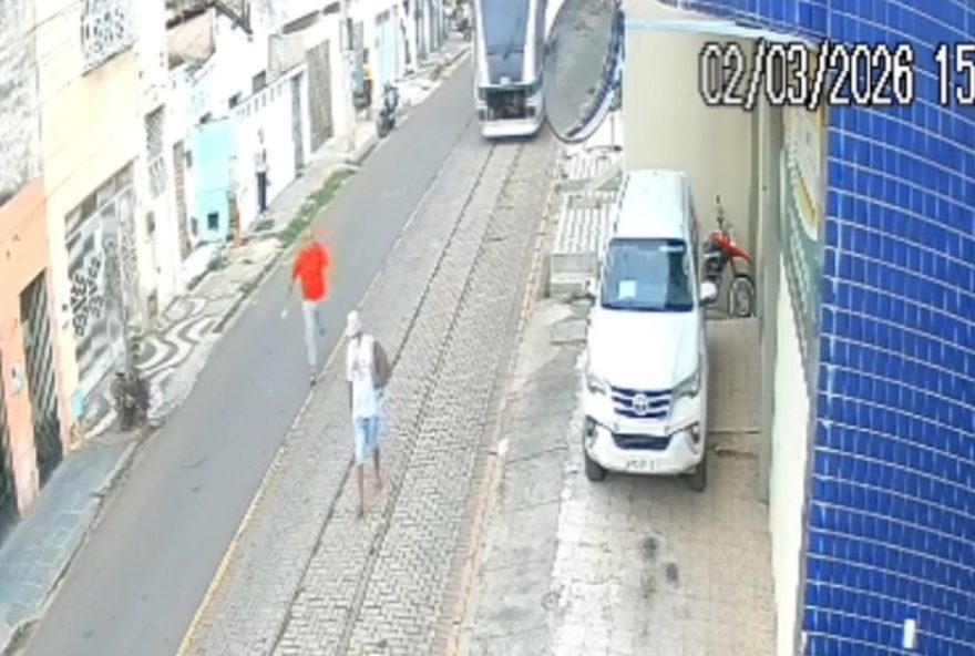 homem-salva-pedestre-de-ser-atropelado-por-vlt-no-ceara3A-video-emocionante homem-salva-pedestre-de-ser-atropelado-por-vlt-no-ceara3A-video-emocionante