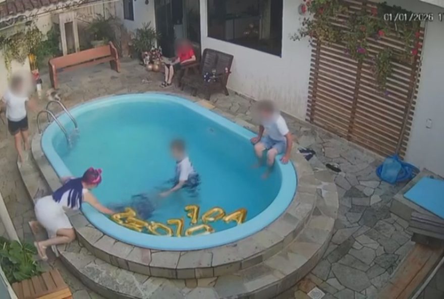 homem-se-afoga-apos-bater-a-cabeca-em-piscina-e-e-salvo-por-esposa-no-parana