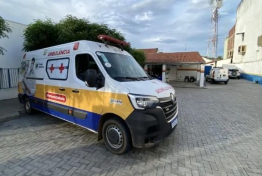 homem-simula-emergencia-para-usar-ambulancia-como-carona-ate-bar3B-falso-paciente-e-investigado-em-santa-quiteria2C-ceara