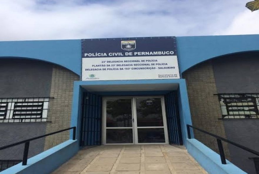 homem-suspeito-de-estupro-e-detido-pela-prf-em-salgueiro3A-suspeito-era-procurado-por-crimes-de-estupro-de-vulneravel-e-ja-tinha-mandado-de-prisao.-ajude-a-combater-a-violencia2C-denuncie