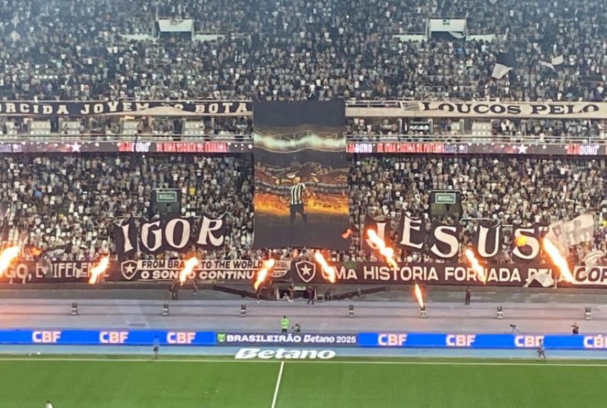 homenagem-da-torcida-do-botafogo-a-igor-jesus-no-ultimo-jogo-no-nilton-santos