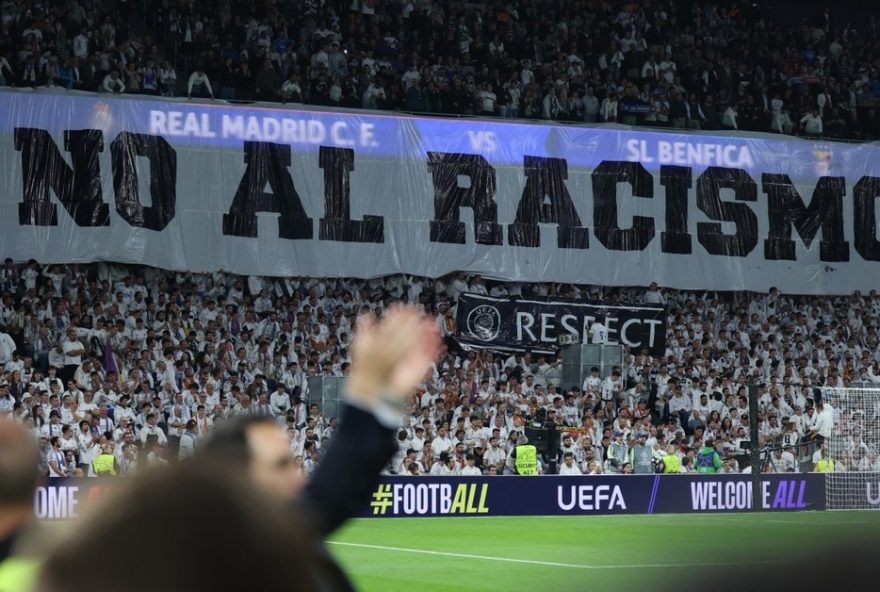 homenagem-da-torcida-do-real-madrid-a-vini-jr-no-jogo-contra-benfica3A-22nao-ao-racismo22 homenagem-da-torcida-do-real-madrid-a-vini-jr-no-jogo-contra-benfica3A-22nao-ao-racismo22