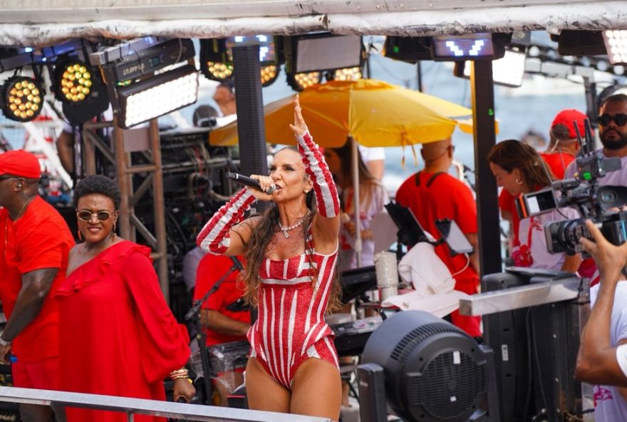 homenagem-de-ivete-sangalo-a-preta-gil-no-carnaval-de-salvador-2025 homenagem-de-ivete-sangalo-a-preta-gil-no-carnaval-de-salvador-2025