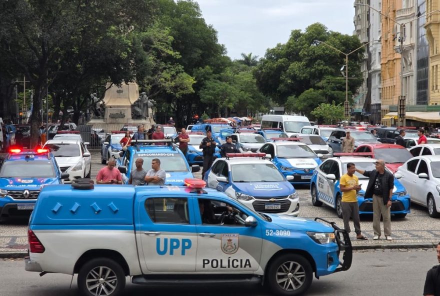 homenagem-emocionante-aos-policiais-mortos-em-megaoperacao-no-rio