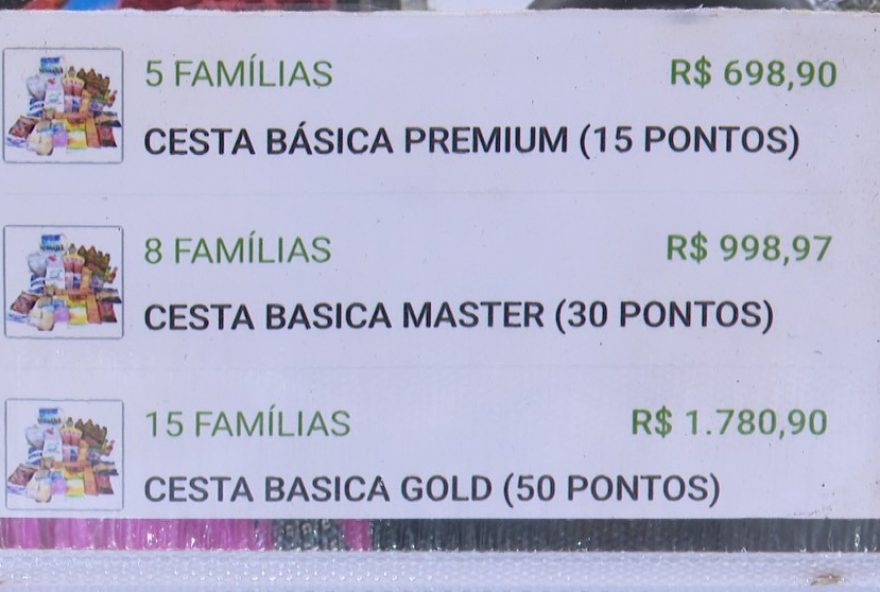 homens-fantasiados-de-palhacos-sao-presos-por-golpes-em-curitiba3A-ong-falsa-e-clonagem-de-cartoes