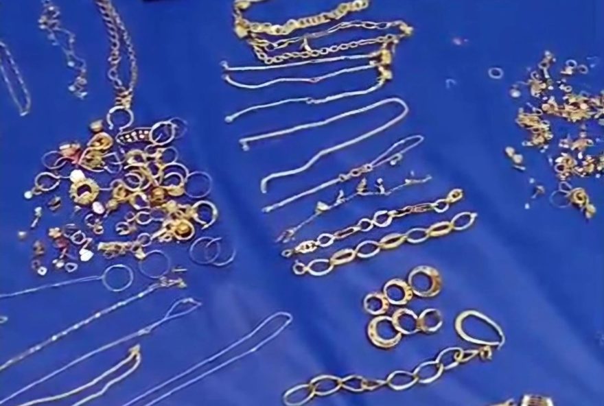 homens-presos-com-12-kg-de-joias-de-ouro-na-br-101-em-casimiro-de-abreu-operacao-atena-em-acao homens-presos-com-12-kg-de-joias-de-ouro-na-br-101-em-casimiro-de-abreu-operacao-atena-em-acao