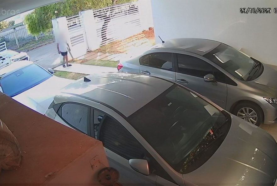 homens-tentam-roubar-carro-de-idoso2C-mas-desistem-por-nao-saberem-dirigir-veiculo-automatico-no-df.-video homens-tentam-roubar-carro-de-idoso2C-mas-desistem-por-nao-saberem-dirigir-veiculo-automatico-no-df.-video