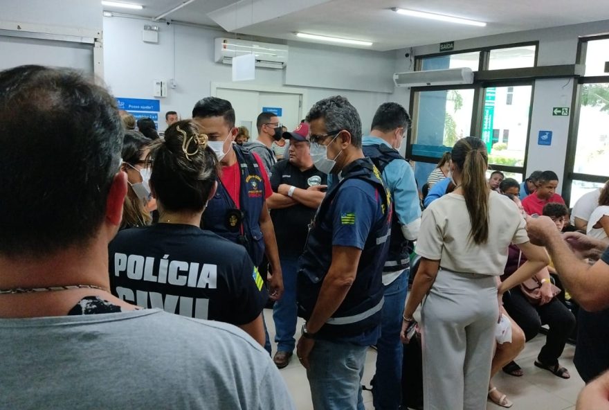 Autoridades do Procon Goiás e Decon inspecionam o hospital Jardim América durante operação de fiscalização nesta segunda-feira