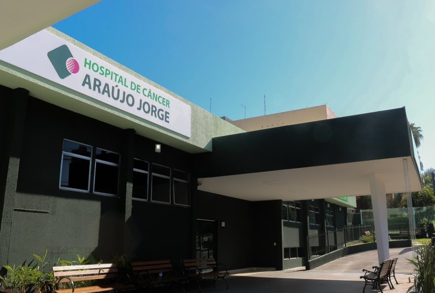 hospital-araujo-jorge-suspende-consultas-de-pacientes-com-cancer-devido-a-divida-de-r24-55-milhoes-da-prefeitura-de-goiania.-situacao-revela-crise-na-saude-publica-da-regiao