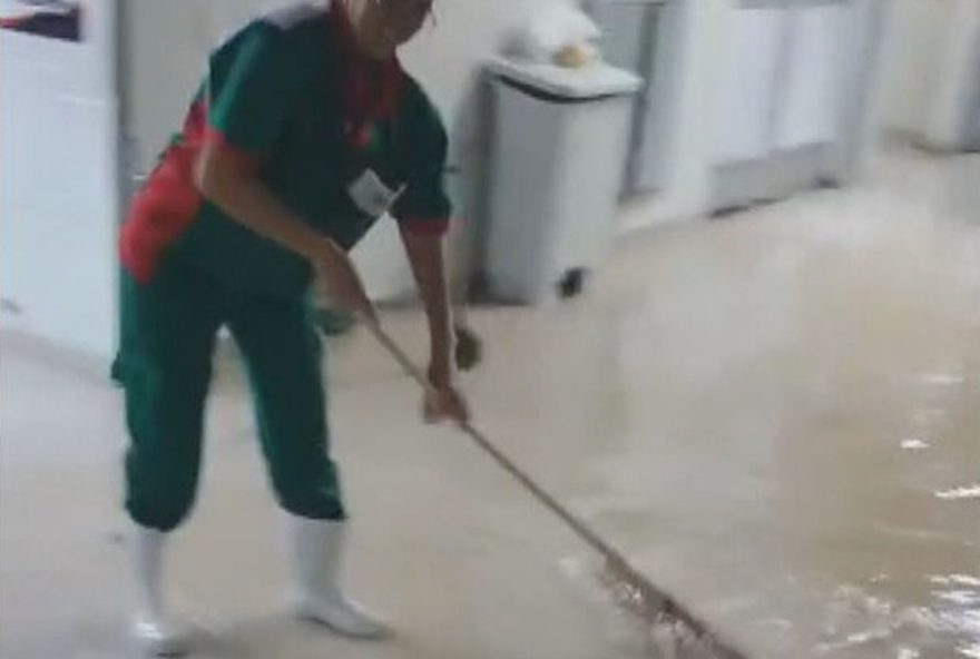 hospital-geral-de-nova-iguacu-alagado-por-galeria-de-aguas-pluviais3A-atendimento-segue-normalmente-apesar-do-transtorno.-medidas-preventivas-sao-essenciais-para-evitar-novos-incidentes hospital-geral-de-nova-iguacu-alagado-por-galeria-de-aguas-pluviais3A-atendimento-segue-normalmente-apesar-do-transtorno.-medidas-preventivas-sao-essenciais-para-evitar-novos-incidentes