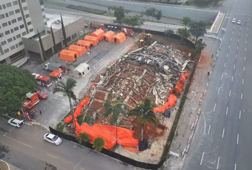 hotel-de-luxo-torre-palace-e-implodido-em-brasilia-e-bombeiros-realizam-treinamento-de-resgate-em-escombros.-confira hotel-de-luxo-torre-palace-e-implodido-em-brasilia-e-bombeiros-realizam-treinamento-de-resgate-em-escombros.-confira