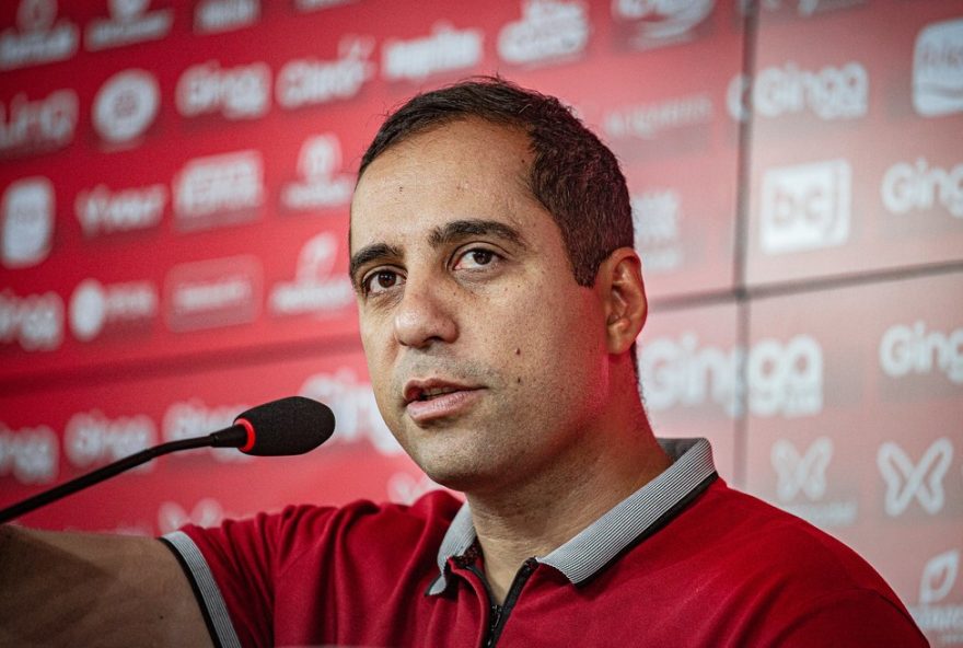 hugo-jorge-bravo-se-despede-da-presidencia-do-vila-nova3B-fabio-brasil-assume-o-cargo.-expectativa-de-continuidade-e-crescimento-do-clube