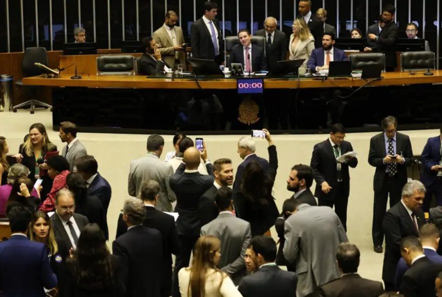 hugo-motta-adia-votacao-de-pl-antifaccao-para-terca hugo-motta-adia-votacao-de-pl-antifaccao-para-terca