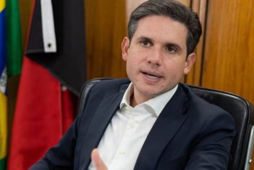 hugo-motta-anuncia-medidas-para-recompor-receitas-perdidas-com-iof-e-cortes-orcamentarios