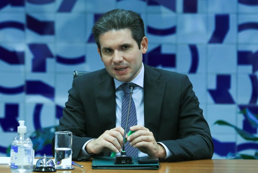 hugo-motta-anuncia-votacao-de-urgencia-para-oito-projetos-de-seguranca-publica