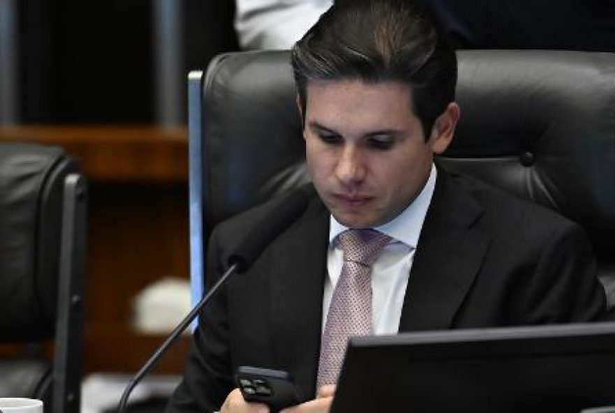 hugo-motta-compra-projeto-antifaccao-e-promete-votar