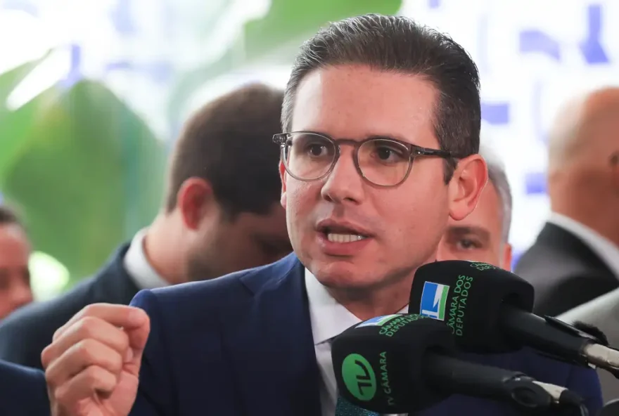 hugo-motta-defende-ampliacao-para-3525-do-teor-do-etanol-na-gasolina