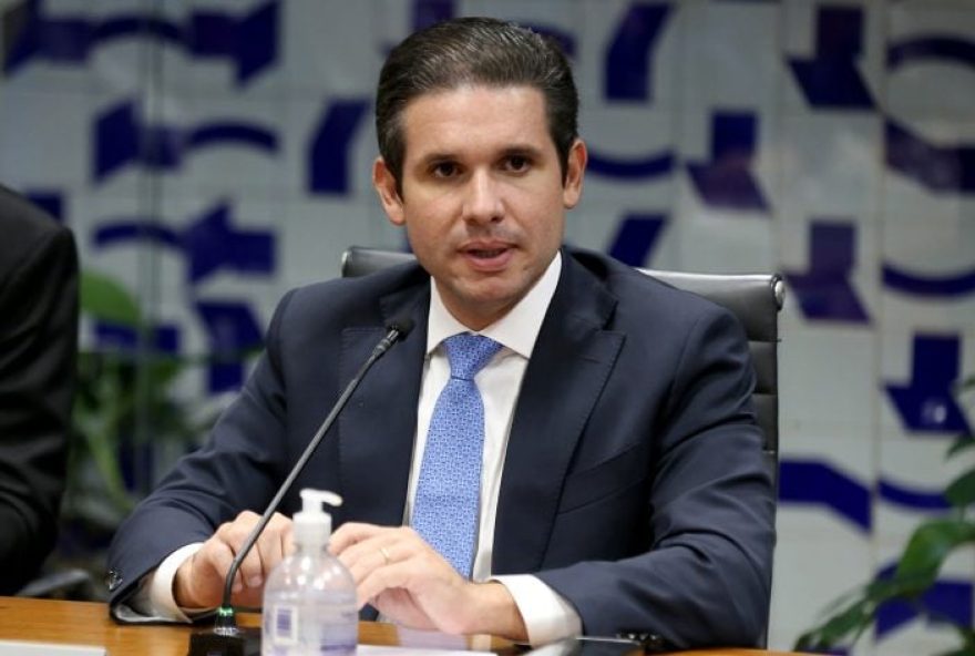 hugo-motta-defende-votar-orcamento-apenas-apos-ajuste-fiscal