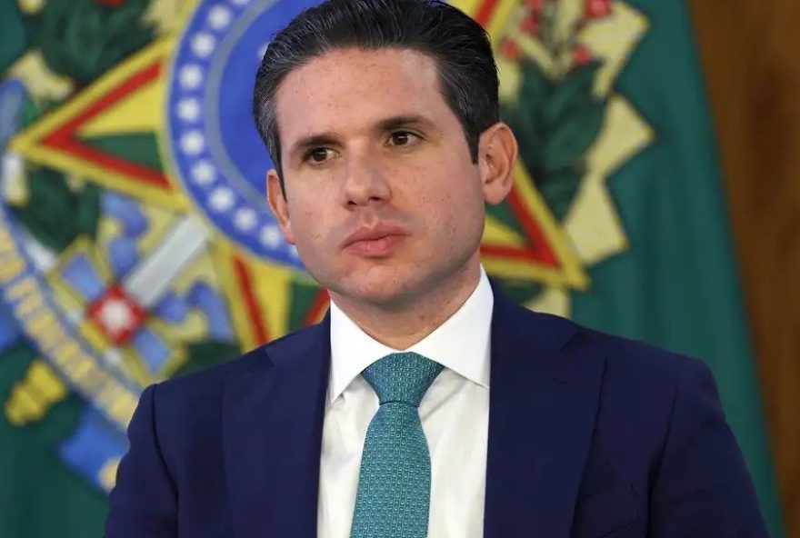 hugo-motta-destaca-importancia-de-barroso-e-diz-que-ele-fara-falta-no-stf