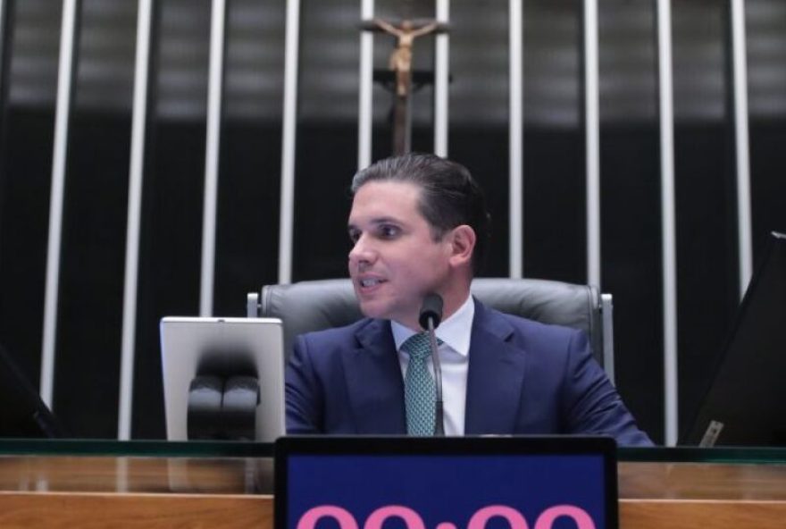 hugo-motta-discute-destino-dos-mandatos-de-ramagem-e-eduardo-bolsonaro hugo-motta-discute-destino-dos-mandatos-de-ramagem-e-eduardo-bolsonaro