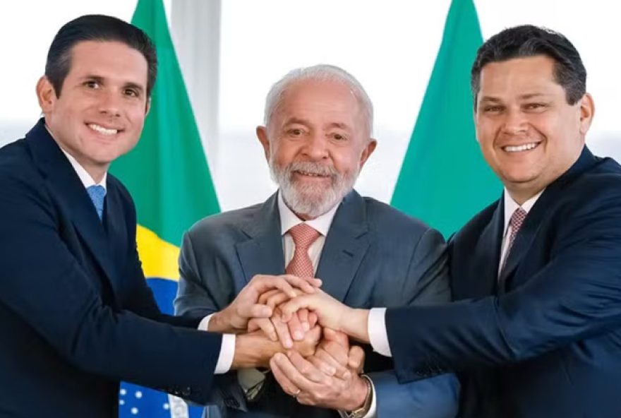 hugo-motta-e-davi-alcolumbre-ausentes-em-ato-pro-democracia-em-82F1 hugo-motta-e-davi-alcolumbre-ausentes-em-ato-pro-democracia-em-82F1