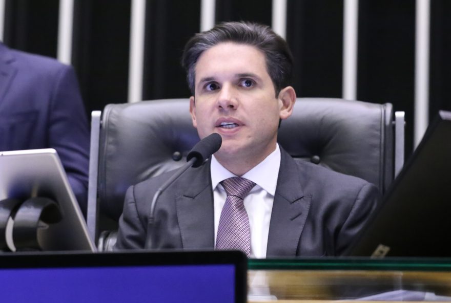 hugo-motta-elogia-barroso-e-destaca-importancia-no-stf