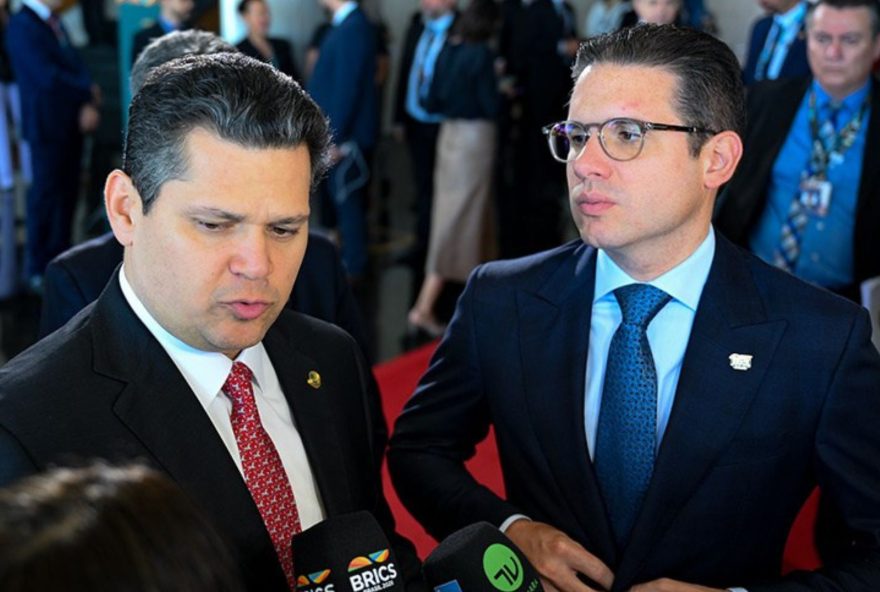 hugo-motta-enfrenta-pressoes-para-reagir-apos-rejeicao-da-pec-da-blindagem-pelo-senado