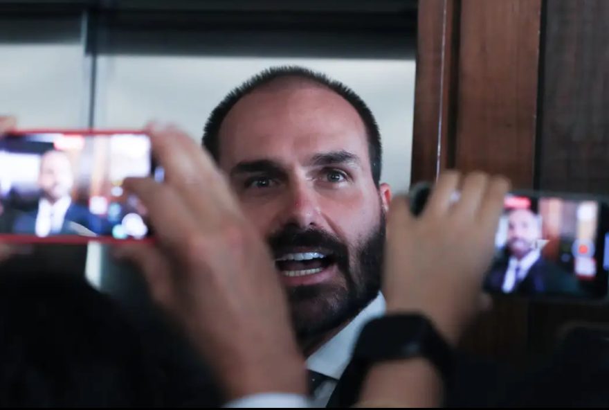 hugo-motta-envia-ao-conselho-de-etica-pedido-para-cassar-mandato-de-eduardo-bolsonaro