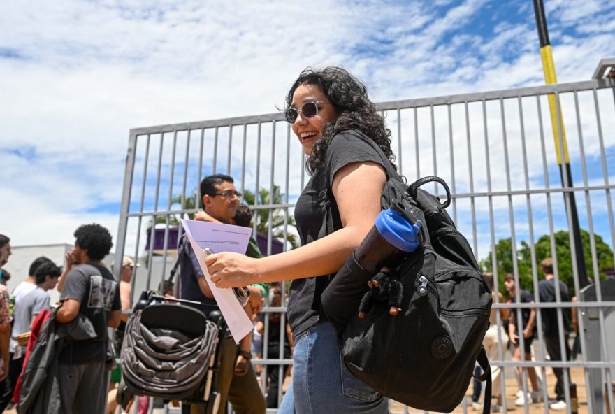 hugo-motta-faz-piada-com-atrasos-no-enem-em-suas-redes-sociais hugo-motta-faz-piada-com-atrasos-no-enem-em-suas-redes-sociais