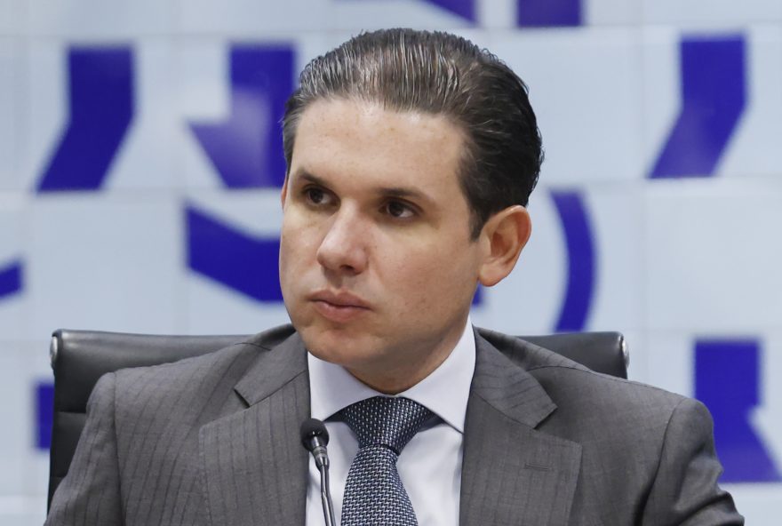 hugo-motta-forma-bloco-do-centrao-com-275-deputados2C-excluindo-pt-e-pl