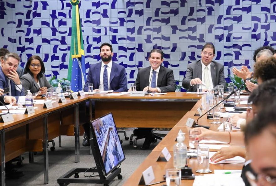 hugo-motta-implementa-mudancas-significativas-na-presidencia-da-camara-dos-deputados3A-sessoes-presenciais2C-dialogo-transparente-e-organizacao-parlamentar