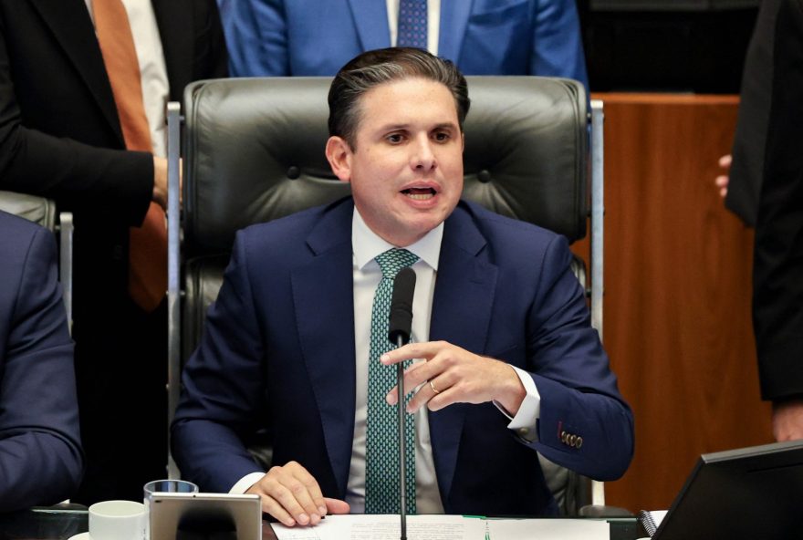 hugo-motta-impoe-censura-e-atitudes-questionaveis-na-camara-dos-deputados hugo-motta-impoe-censura-e-atitudes-questionaveis-na-camara-dos-deputados