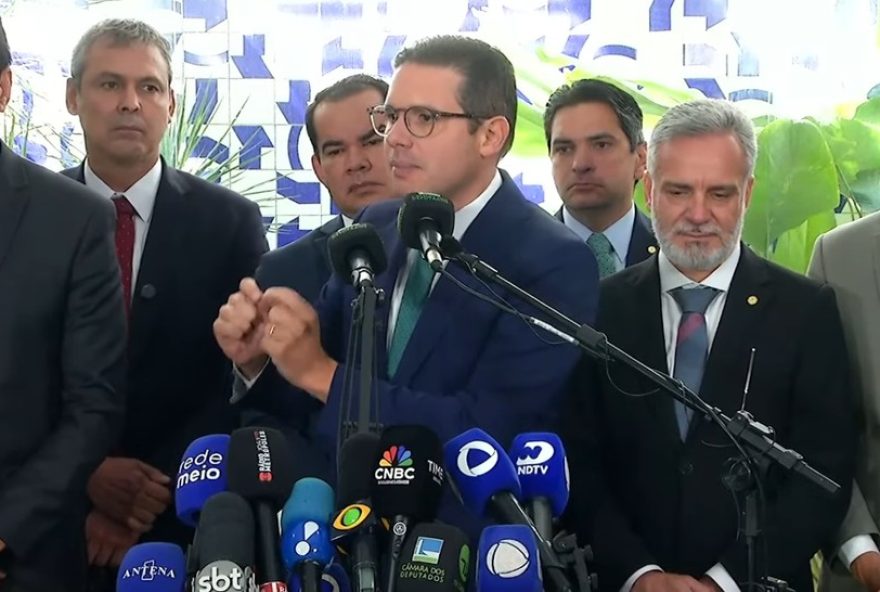 hugo-motta-lidera-grupo-para-reforma-administrativa-e-corte-de-gastos
