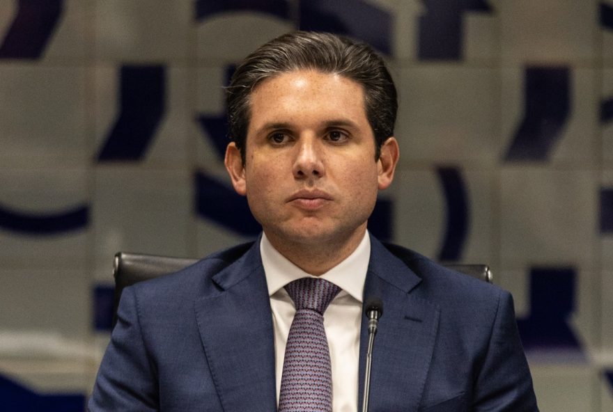 hugo-motta-mostra-apoio-ao-projeto-do-governo-lula-que-dispensa-autoescola-para-tirar-cnh hugo-motta-mostra-apoio-ao-projeto-do-governo-lula-que-dispensa-autoescola-para-tirar-cnh