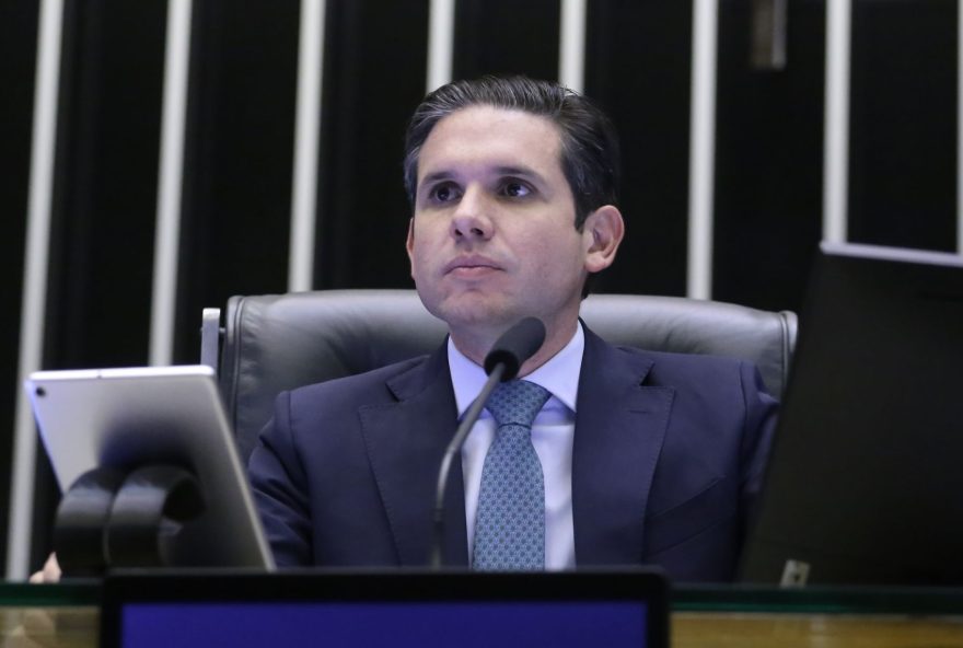hugo-motta-opta-por-sessoes-virtuais-em-semana-de-julgamento
