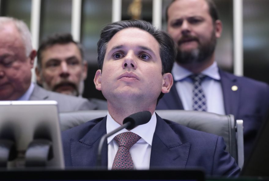 hugo-motta-perde-forca-apos-veto-a-pec-da-blindagem-no-senado