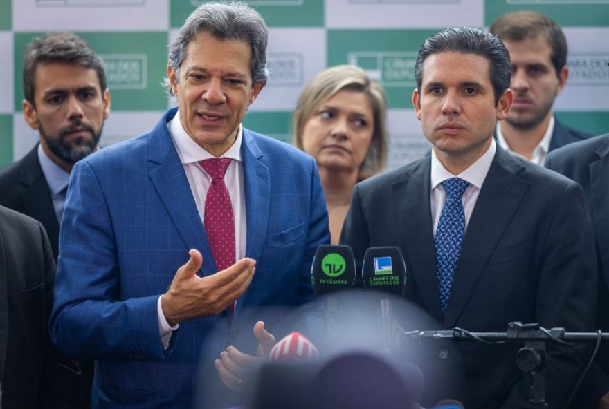 hugo-motta-reage-a-ameaca-de-corte-de-emendas-parlamentares