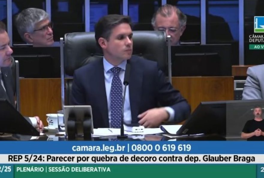hugo-motta-reage-com-tensao-apos-derrota-na-cassacao-de-glauber-na-camara hugo-motta-reage-com-tensao-apos-derrota-na-cassacao-de-glauber-na-camara