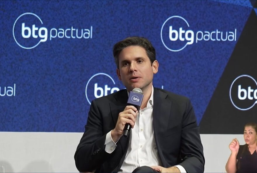 hugo-motta-respeita-posicao-do-senado-sobre-pec-da-blindagem3A-camara-defende-exercicio-parlamentar