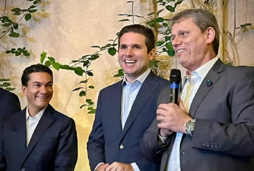 hugo-motta-se-reune-com-tarcisio-e-lideres-do-centrao-para-tratar-da-anistia-a-bolsonaro