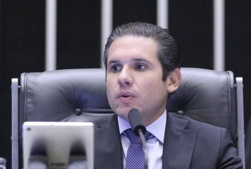 hugo-motta-usa-capitao-nascimento-para-rebater-governo-sobre-pl-antifaccao